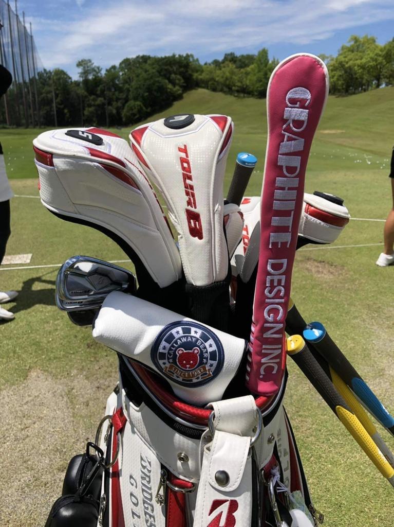 Součástí dodávky je kryt zarovnávací tyče Graphite Design 1 a (model 2020) (růžový) (růžový)