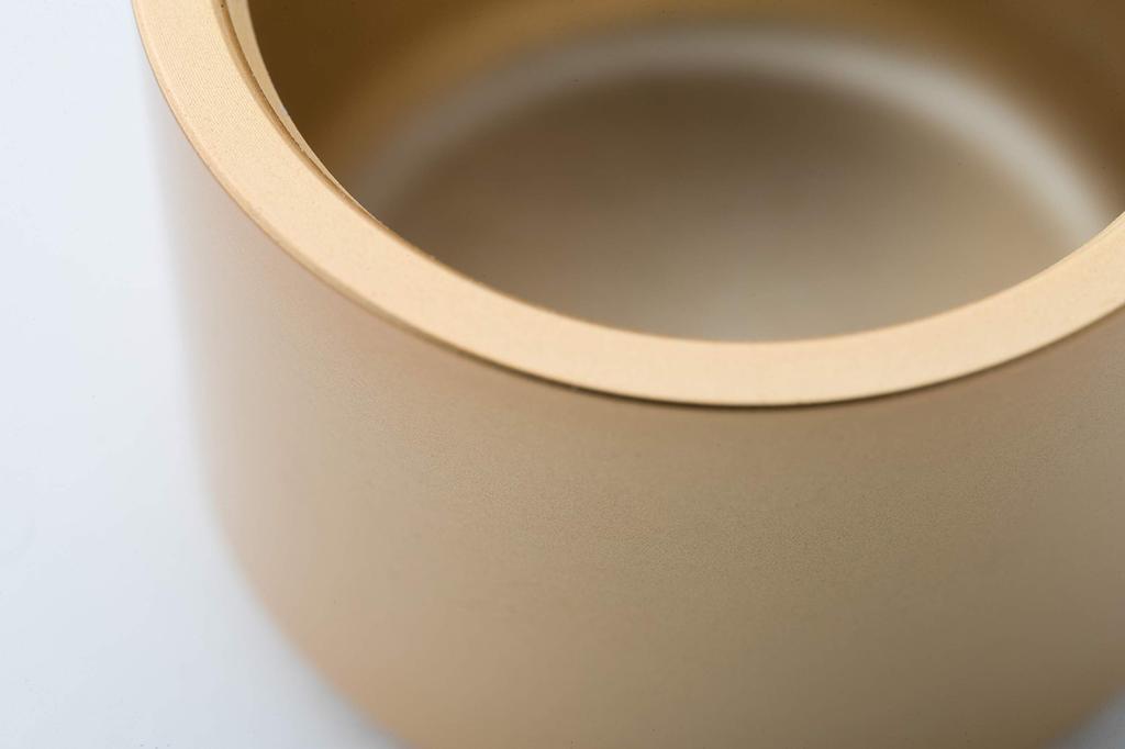 sotto Pictuary cylinder: A Buddhist altar accessory that gently complements your everyday life. Pictuary cylinder memorial box, photo stand (gold)