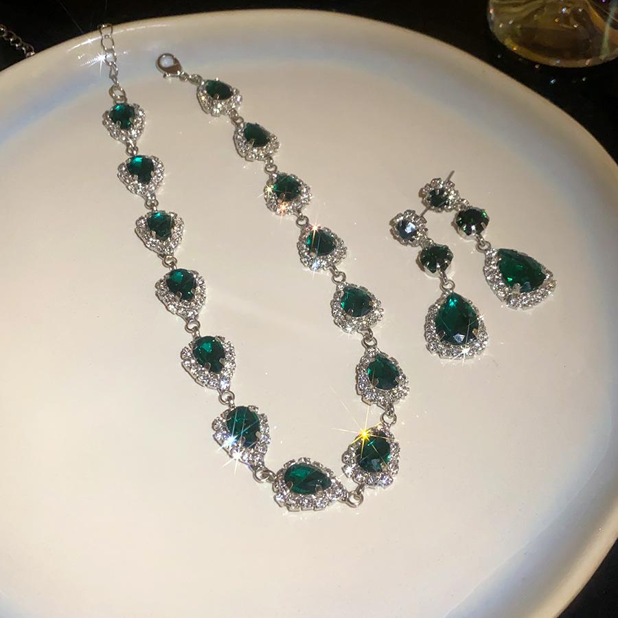 

Diamond-encrusted water drop necklace earrings set popular light luxury collarbone chain light luxury high-end temperament jewelry