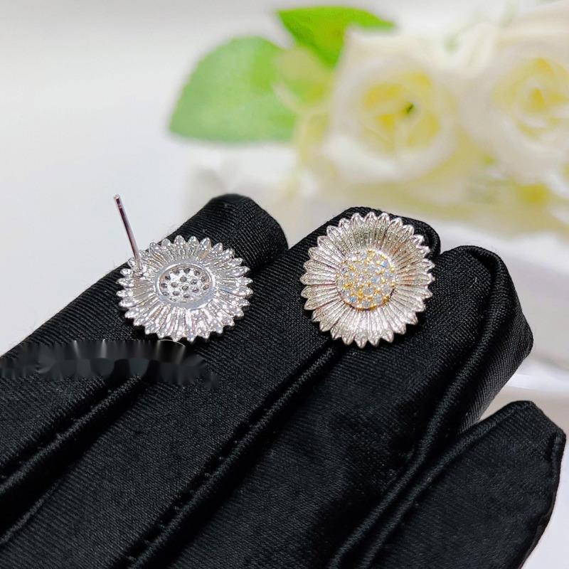 BELLA BOX Italian Bratti Woven Carved Gold Lace Craft Little Daisy Earrings Suitable For Women's Daily Party Fashion Jewelry
