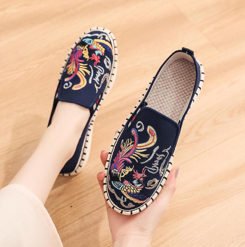 "Women's Ethnic Embroidered Slippers: Soft Sole, Ancient Style, One-Step Stitching"
