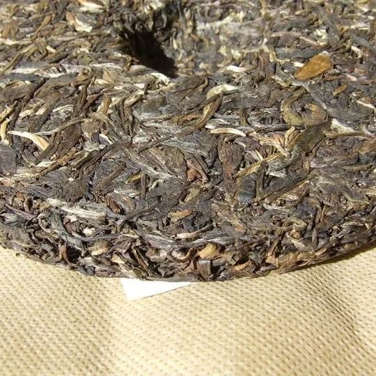 2007 Mengku Qinggang Pu-erh Сырой пуэр Puer Qizi Чайное печенье (Зеленый Торт) 400г — фото 6