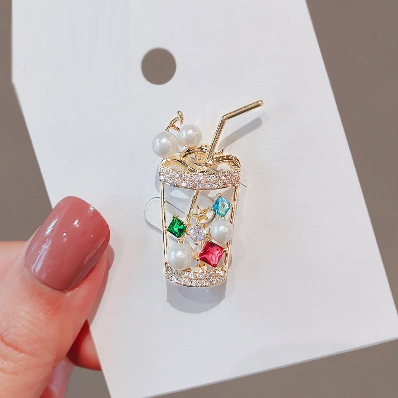 

Чашка молочного чая, Персонализированная брошь с антибликовым покрытием, Высококлассная и милая девичья корсажная брошь, Универсальная брошь, Элегантный аксессуар