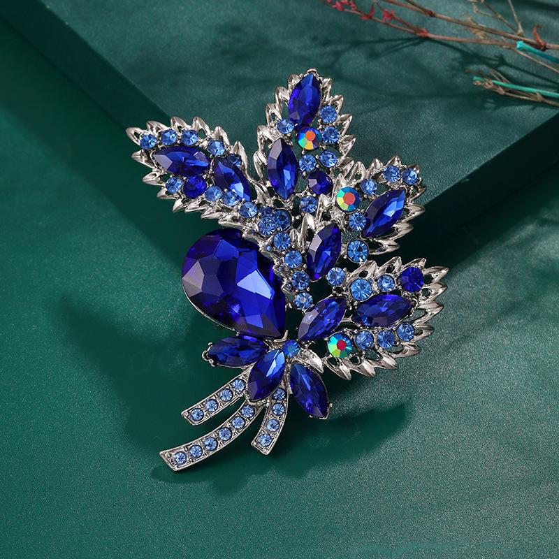 Elegant Crystal Glass Rhinestone Brooch – Fashionable High-Grade Pin Accessory