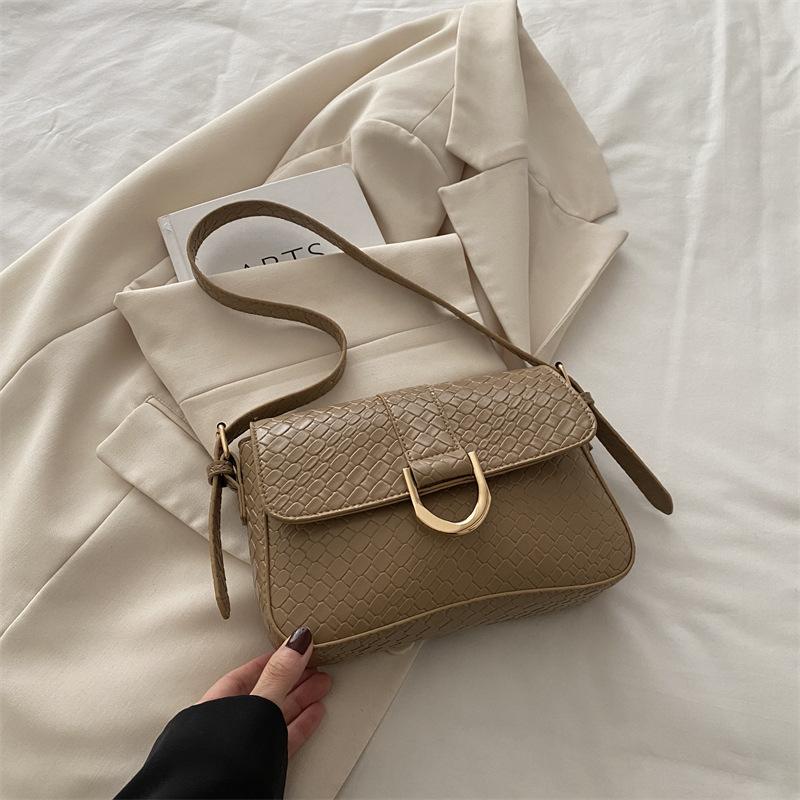 

Сумка нишевого дизайна высокой ценности 2025 весна-лето новая в зарубежном стиле на плечо через плечо темпераментная маленькая квадратная сумка женская хаки