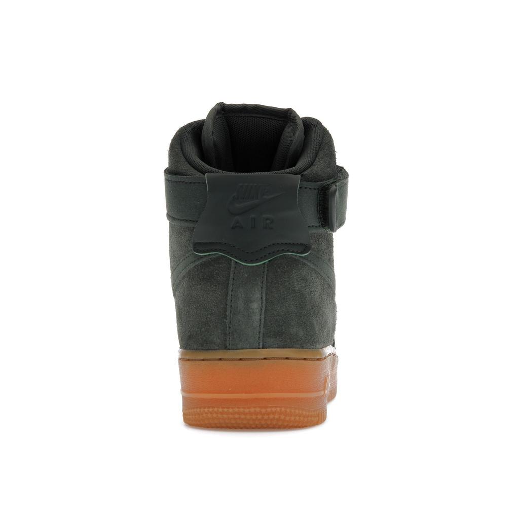 lv8 suede