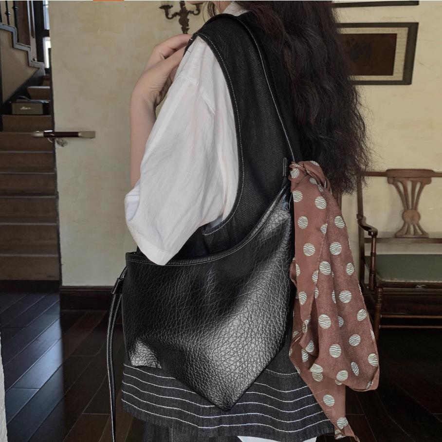 Retro Soft Leather Croissant Bag Women's New Niche Lazy Wind Dumpling Bag Large Capacity Shoulder Messenger Bag