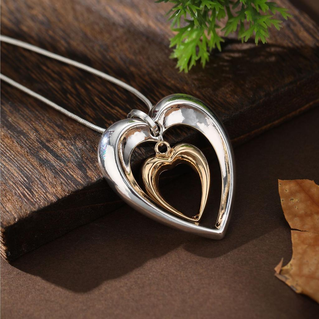 New hollow two-color love snake bone chain pendant, women's fashion high-end glossy heart-shaped neck chain