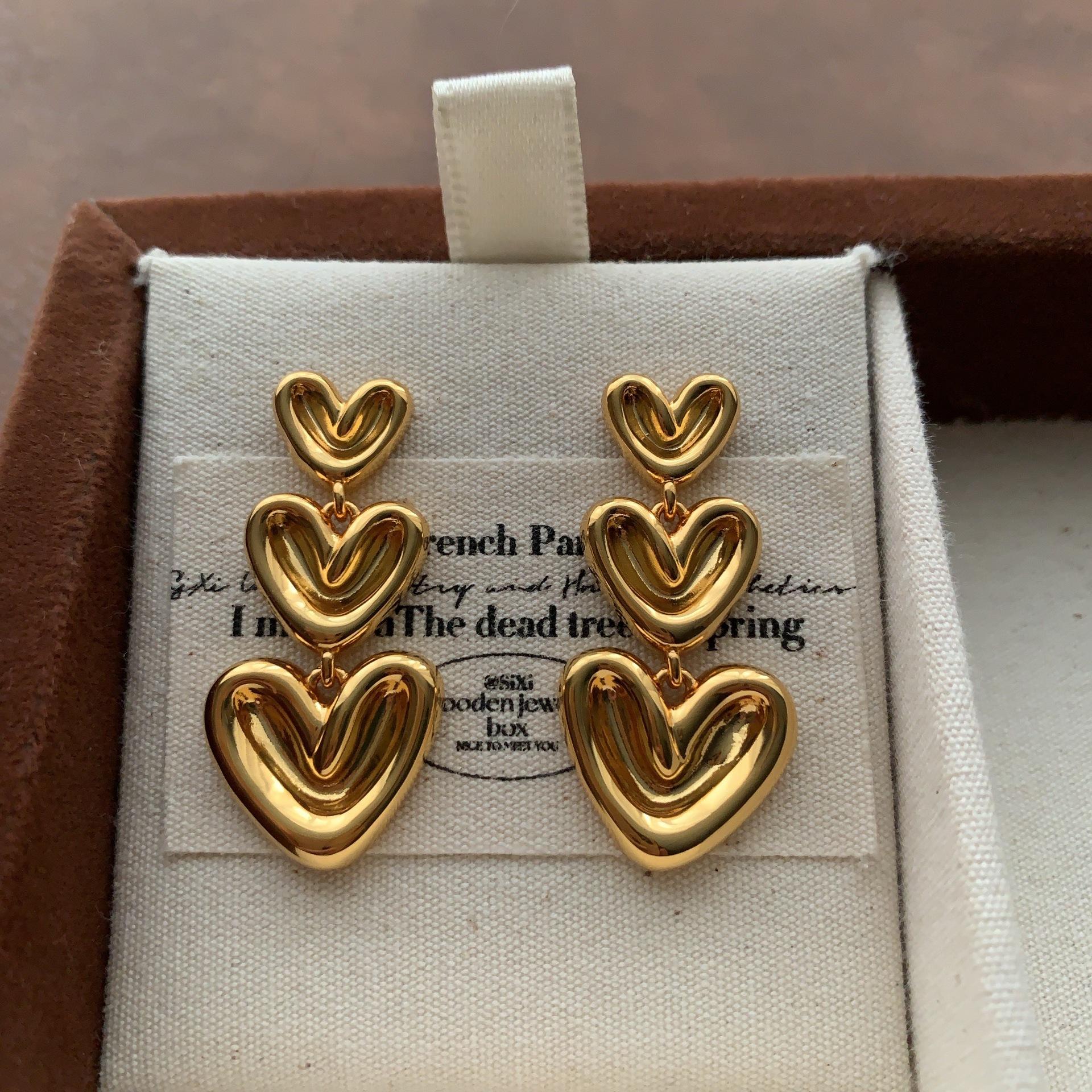 Heart-Shaped Stacked Three-Dimensional Texture Earrings, Earrings, Light Luxury, Cold, Sweet And Cool, Retro Exquisite, High-Grade