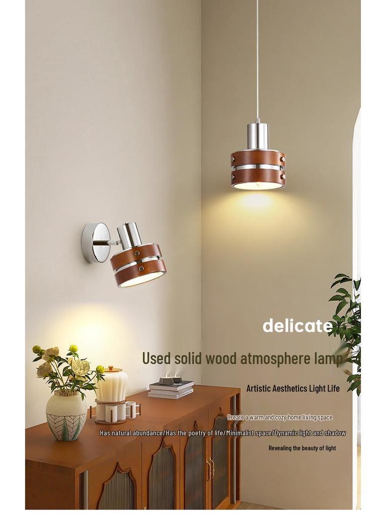 Midden-eeuwse Franse Walnoot Wandlamp: Wabi-Sabi Stijl Nachtlampje met Punk Esthetiek.
