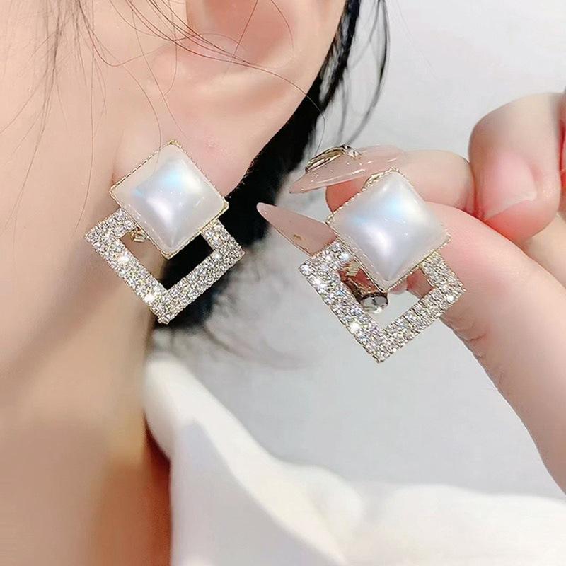 

Fashion Double Rhombus Crystal Pearl Earrings - Versatile and Sophisticated Ear Accessories белый