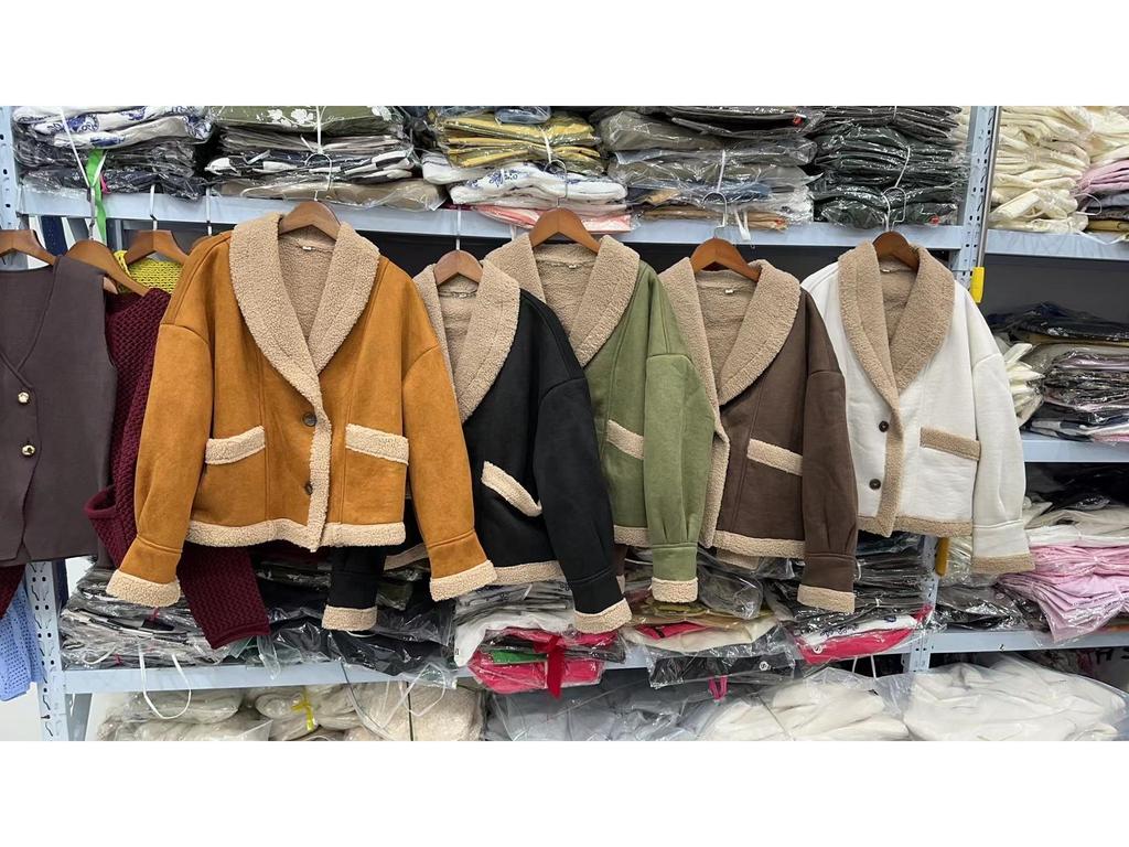 Autumn/Winter 2024 Women's American Retro Leather and Fur Wool Coat with Lapel