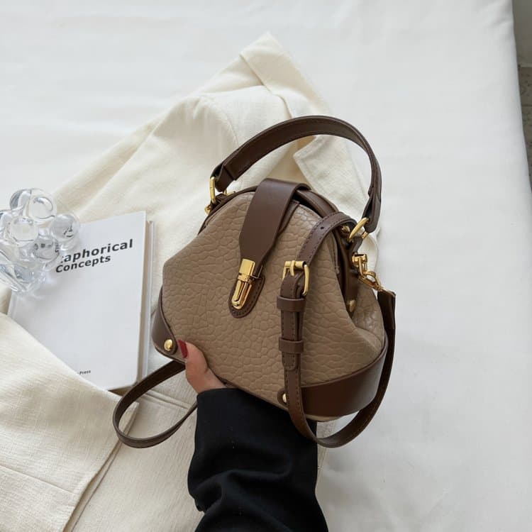 Retro Semi-round Soft Leather Rivet Corner Commuting Niche Texture Handbag