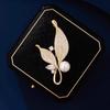 Luxury  Leaves Brooch Simple Temperament Pearl Metal Corsage Accessories Anti Fading Brooch Coat Collar Pin Jewelry