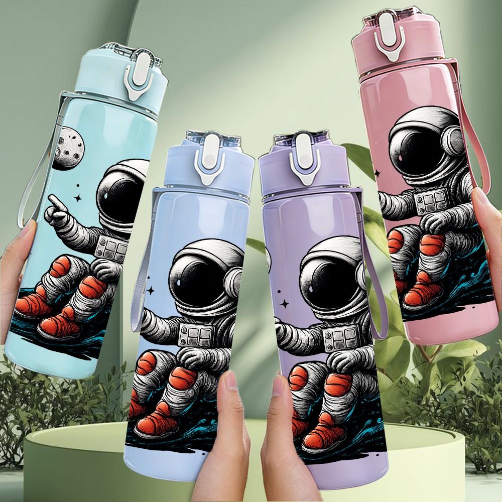 1PC Sitting Astronaut Space Suit Pattern 750ml Color Plastic Sports Water Bottle Leakproof Flip Straw Lid Suitable for Sports Office Home Use