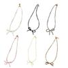 Zartes Perlen-Choker-Halsband Stilvolles Kragen-Halsband mit Schleifenanhänger