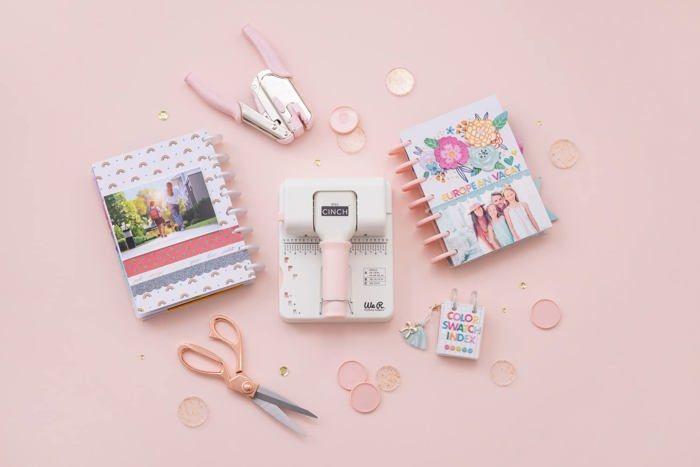 Outil de reliure - We R Memory Keepers - Mini Cinch - Blanc/Rose - 15 feuilles max