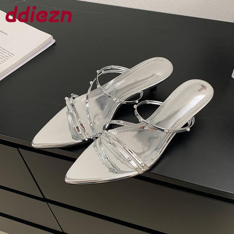 Fashion Fashion Metal Rivet Women Low Heel Slides Slippers Female Sandals Shoes Pointed Toe Footwear Ladies Heeled Slippers Shoes Pumps