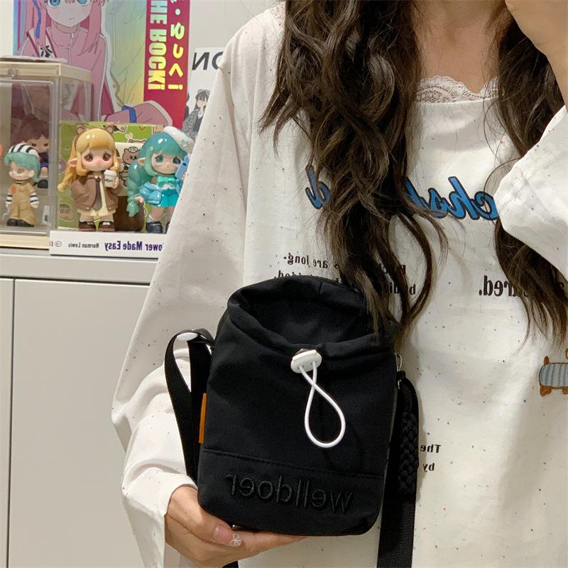 New Korean version solid color shoulder bag light travel personality leisure niche small square bag versatile literary messenger bag women