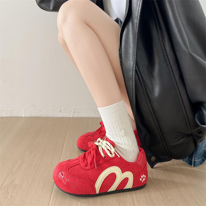 Queen Fan Retro Flat Bottom Inner Height Increase Moral Training Shoes Women's 2025 New Autumn Skirt Versatile Low-top Board Shoes