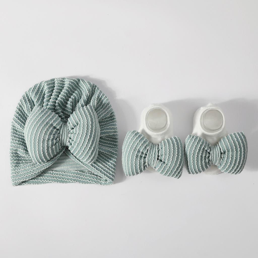 Set Pălărie cu Fundă în Dungi și Șosete pentru Sugari Nou-născut Protecție Moale Coroană Bumbac Amestec Bonetă Căciulă Călduroasă Căptușită Toate Sezoanele Set Cadou pentru Bebi Șosete Antiderapante