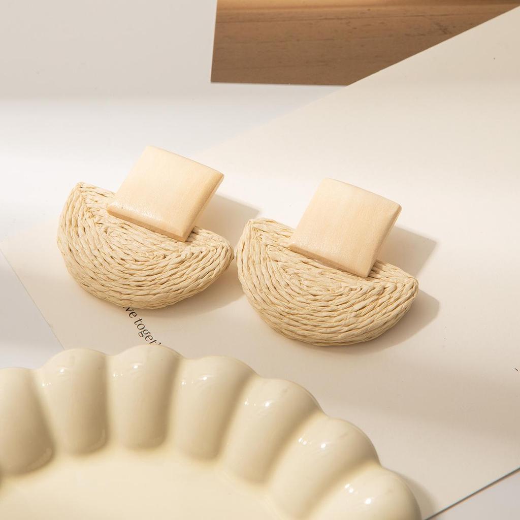 European Retro Geometric Raffia Earrings: Vacation-Style Wooden Hollow Long Accessories for Women