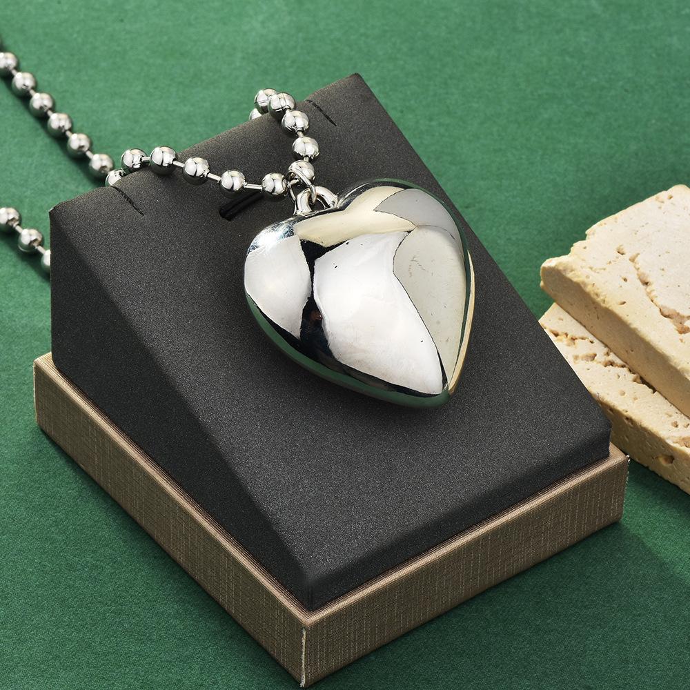 

Премиальное ожерелье-подвеска в виде серебряного сердца, стильный аксессуар на длинной цепочке для влюбленных, мода Short Beaded Necklace