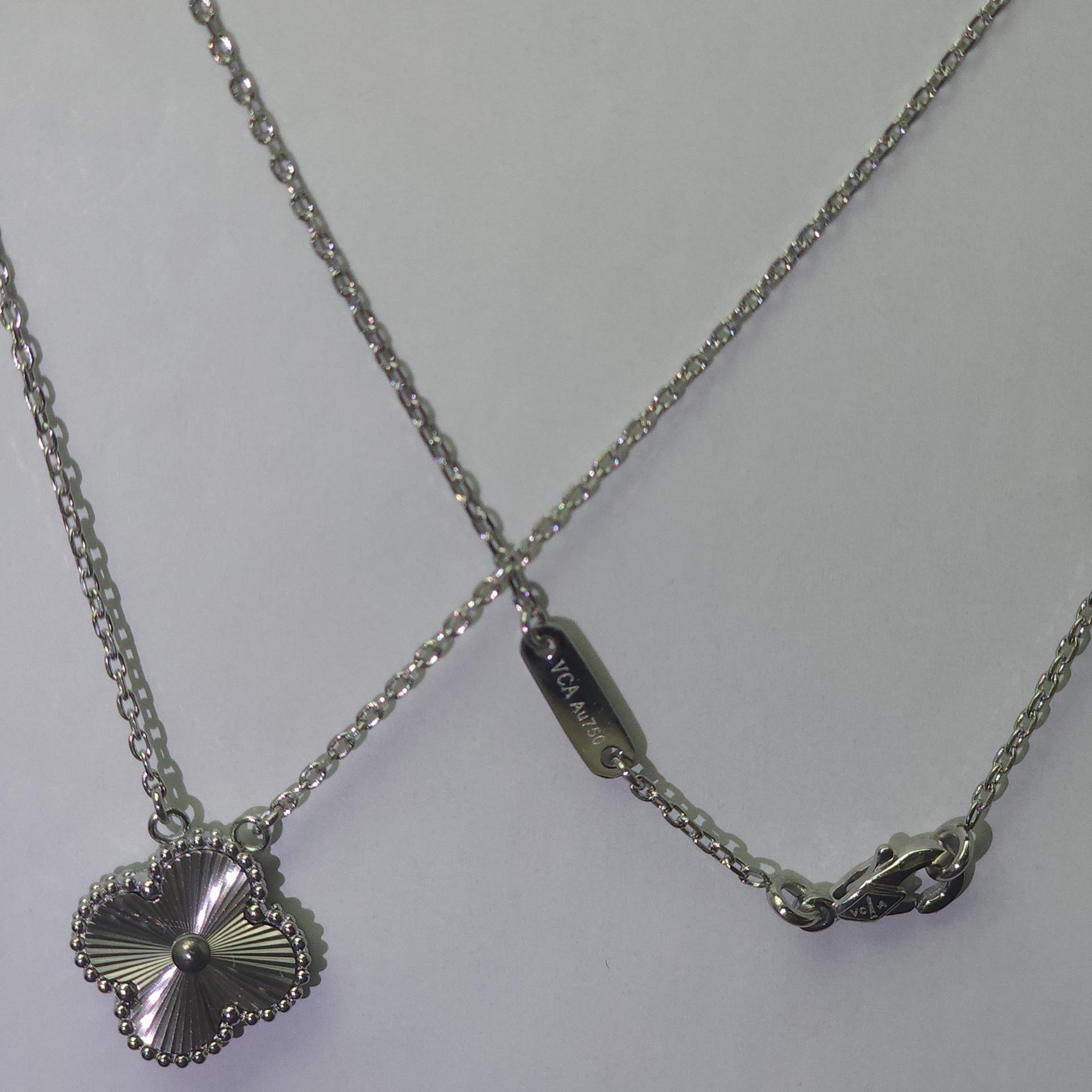 

Ожерелье из титановой стали, высокая версия, четырехлистный клевер, женское ожерелье из натурального перламутра, ожерелье на ключицу, женские украшения в стиле легкой роскоши и высокого класса