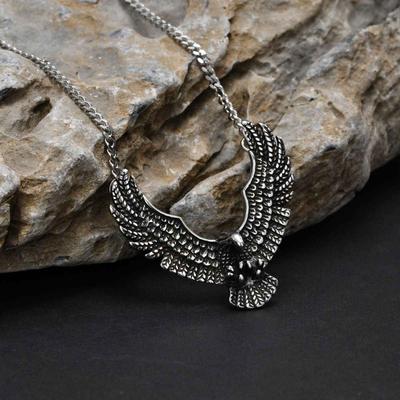 Punk Fliegender Adler Halskette für Männer, Vintage Edelstahl Adler Anhänger, Neues Rapper Rock Zubehör Geschenk