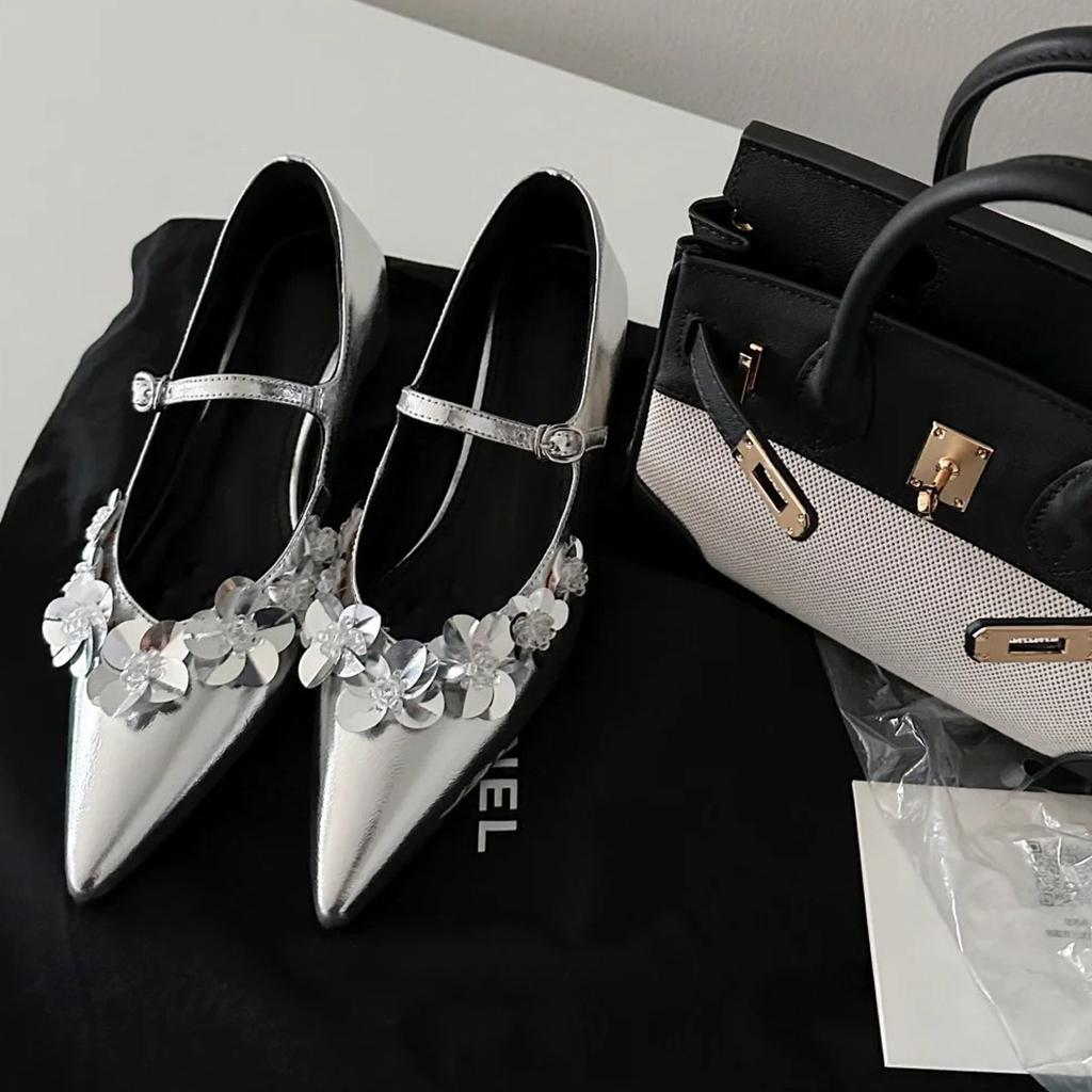 Pointed silver sequined flower Mary Jane women's shoes one-word buckle with light mouth French inner heightening shoes