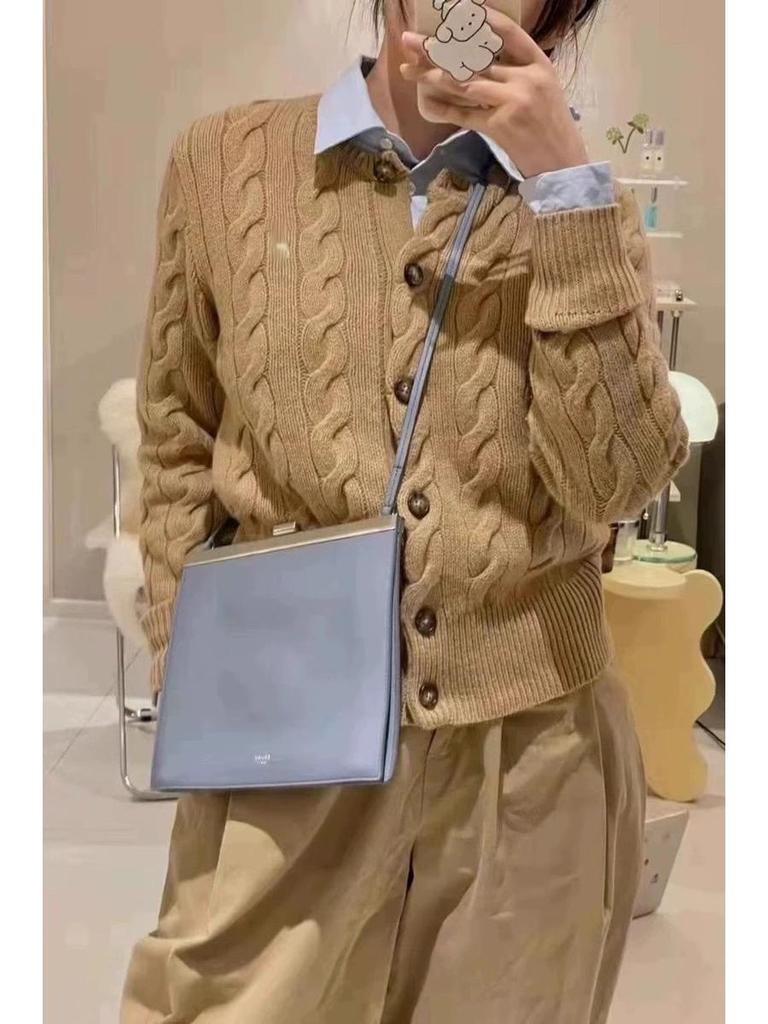 Cardigan lavorato a maglia grossa in lana con cavi e ricamo di pony vintage, maglione invernale da donna con scollo rotondo.