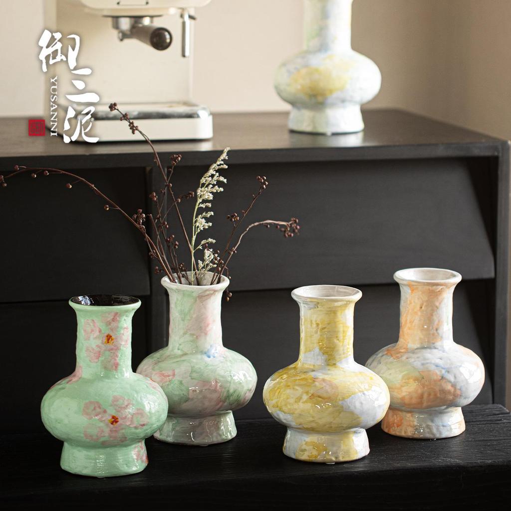Yusan Ni Modern Ceramic Vase: Elegant Small Fresh Flower Arrangement for Living Room or Hotel Decor.