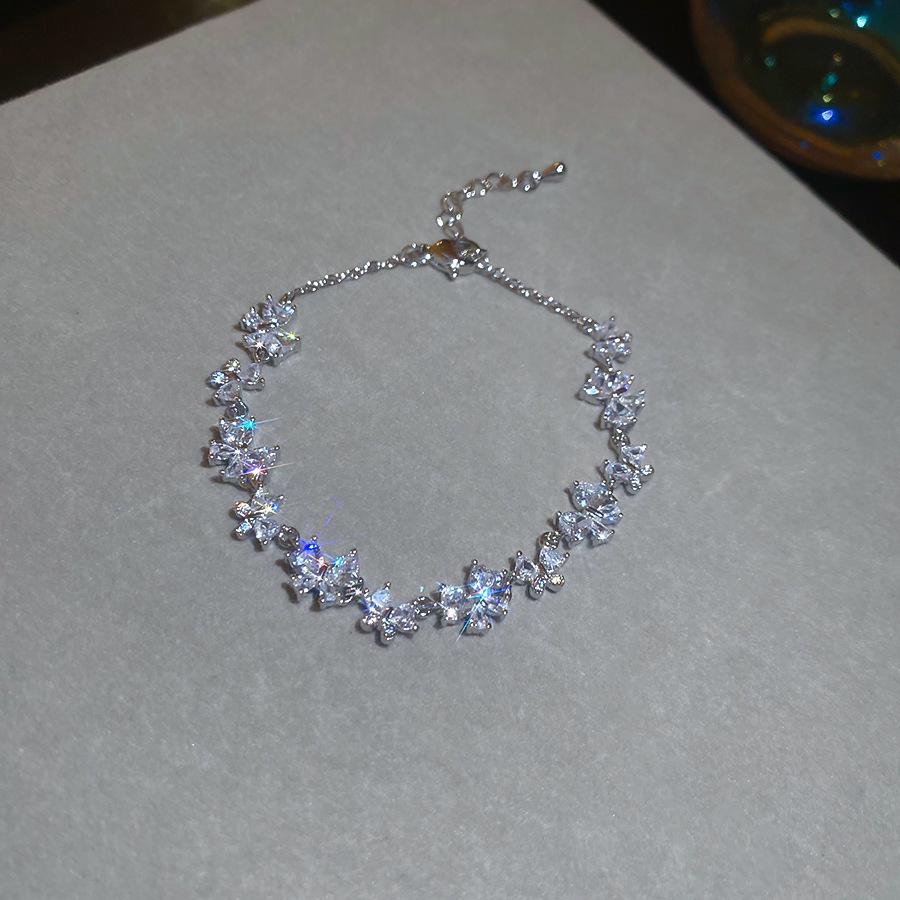 Bracciale Quadrifoglio Zircone Cuore - Gioiello Elegante e Versatile per Donna