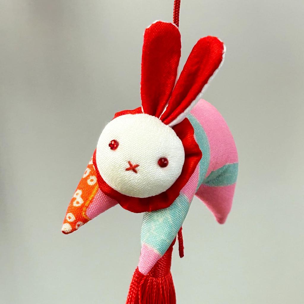 Hanging Tapestry Hanging Hina Chirimen Perfect for the Doll Hina for the First Doll Festival Chikyu-ya [5-Piece 78316] Dolls, Fabric, Cute, Compact,