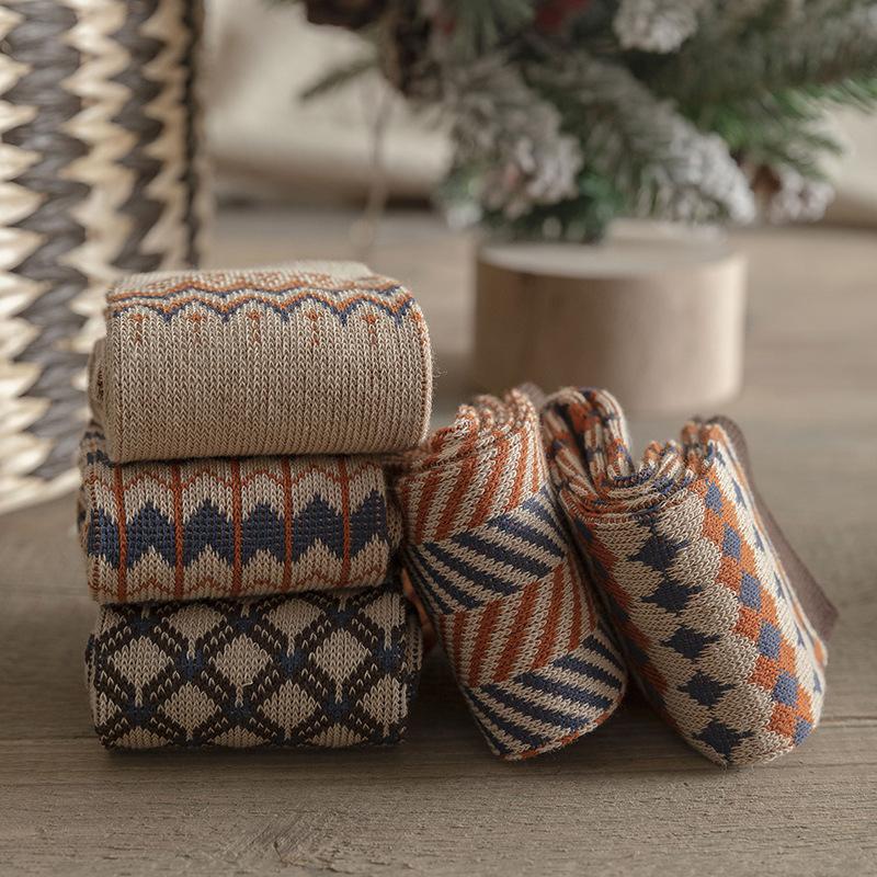 Autumn Winter Brown Mid Length Socks Fashion Grid Pattern Retro Fashion Mid Tube Sock Sweat Absorbing and Breathable Cotton Sock
