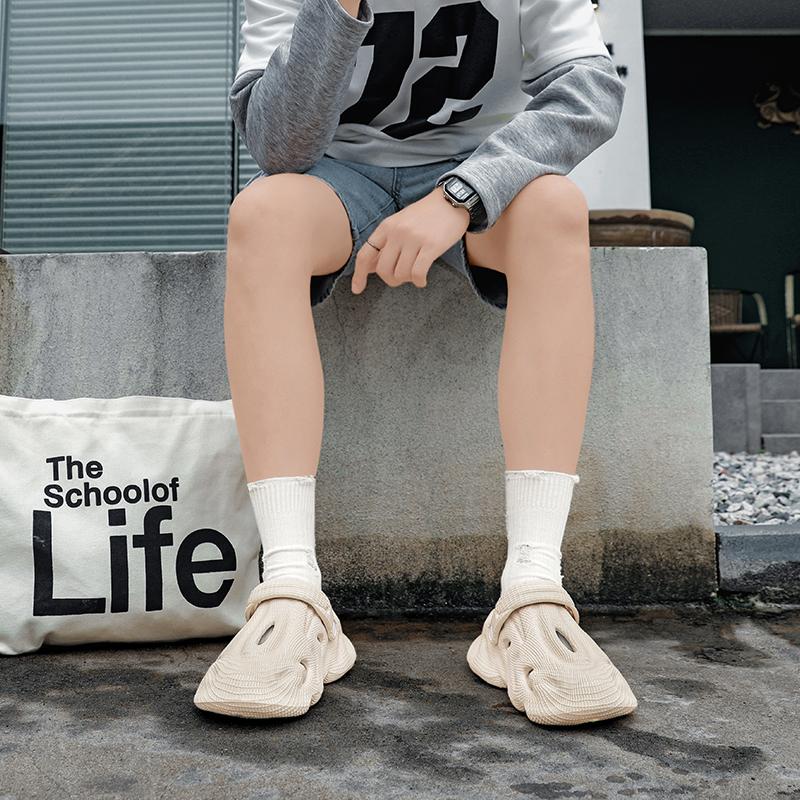 Summer Mens Clogs Sandals Lightweight Breathable Anti slip Beach Slippers Men Outdoor Slippers Clogs Anti slip Beach Slippers