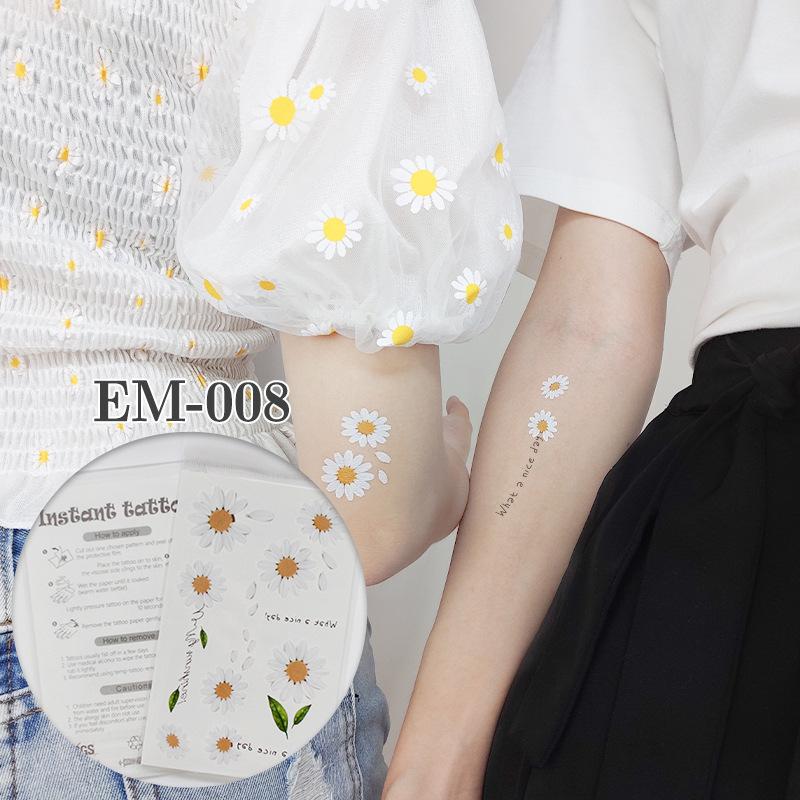 

Водонепроницаемая цветочная татуировка на лице и руке с одинаковыми мужскими и женскими маленькими наклейками в виде ромашек.