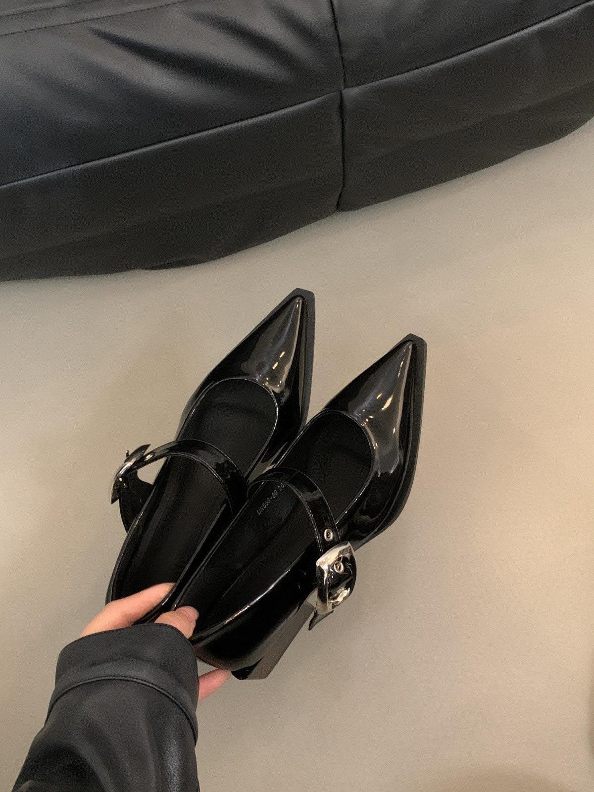 

Модные французские нишевые черные туфли-лодочки для женщин, новая весенняя обувь с характером, поздняя обувь, Мэри Джейн, маленькие кожаные туфли 35