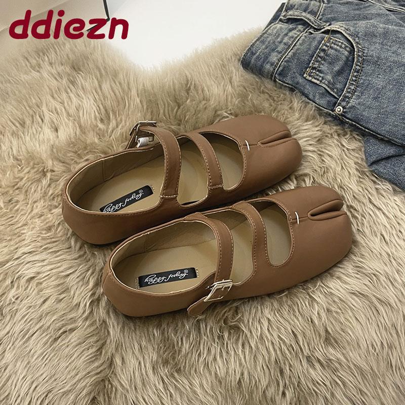 Mode Luxe Féminin Étrange Chaussures d'Orteil Ballerines Femmes Chaussures Mary Janes Sangle à Boucle Mode Ballerines Plates Peu Profondes pour Dames Avec Chaussures