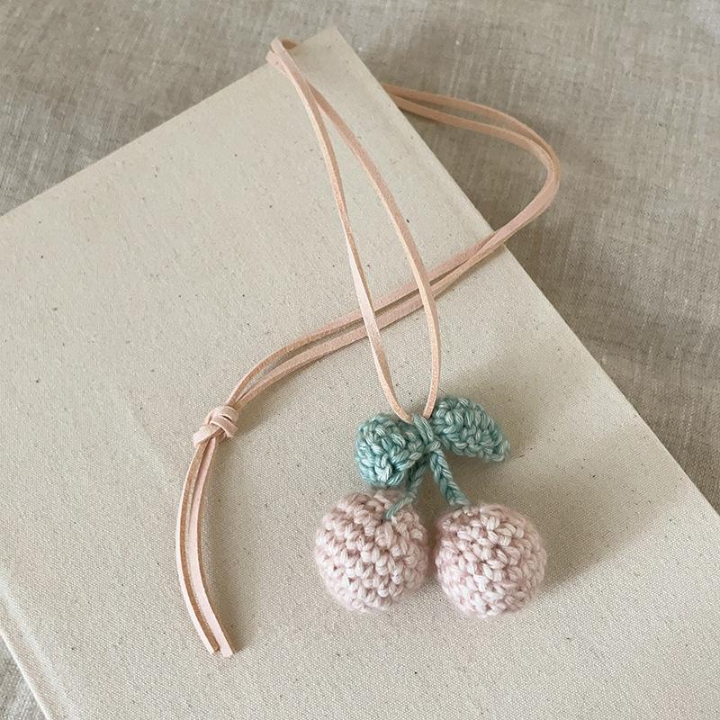 

Ручная работа вязаная шерстяная вишневая замшевая цепочка на шею женская нишевая милая изысканная модная цепочка на шею свитер цепочка