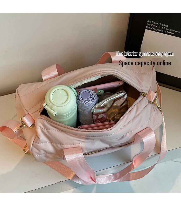 Large-Capacity Quilted Plaid Travel Bag for Outings and Sports