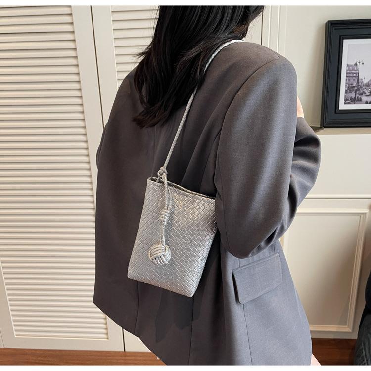Versatile bucket bag femininity new summer simple fashion shoulder bag woven oblique span bag