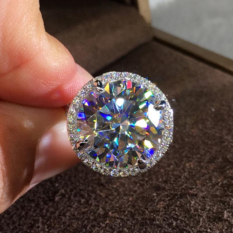 2026 Inlaid Oval Pigeon Egg Cube Zirconia Ring, Fashionable and Personalized Platinum Engagement High-quality Jewelry