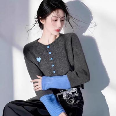 Een Kleurblokkerende, Hartvormige Geborduurde Trui met Ronde Hals en Vest voor Dames, Een Lenteachtige, Elegante en Slankmakende Gebreide Top