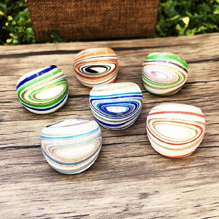 Umělecky zhotovené skleněné prsteny s květinovými motivy obalené drátkem Etnické galaktické téma Pohodlné šperky Kulturní designy