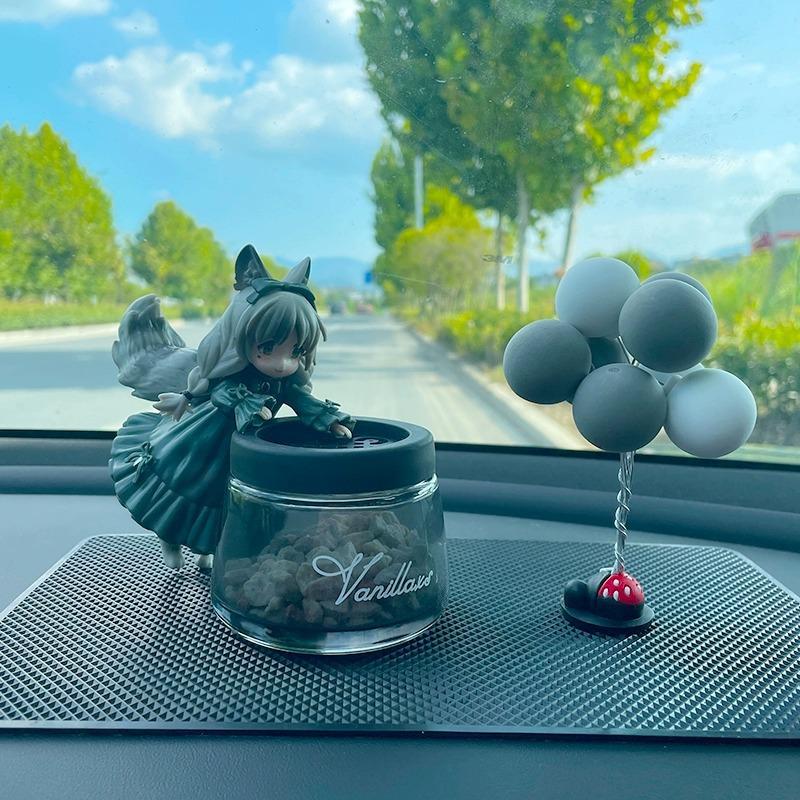 Anime Kočka a Dívka Kreslené Ozdoby na Palubní Desku – Roztomilé Dekorace Interiéru Auta