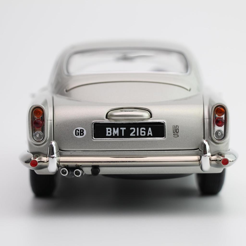 Freestyle XiaoGuang Model Aston Martin DB5 007 Goldfinger Bond Car 8251033 1/18 / (Finished Model)
