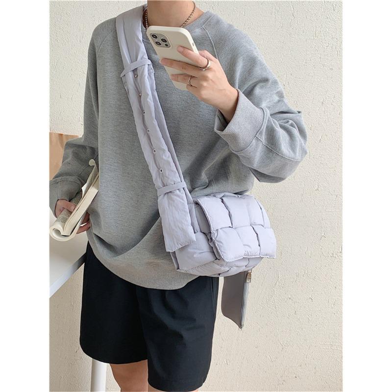 

Нишевая сумка-мессенджер, женская модная одежда из нейлона и хлопка, клетчатая плетеная сумка, высококлассный дизайн с клапаном, новая маленькая квадратная сумка. серый