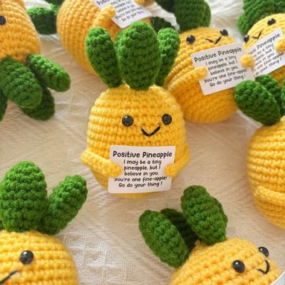 Peluche Motivationnelle Fine-Ananas Crochetée à la Main, Poupée de Collection en Tissu pour Décoration de Fête, Adorable Ornement d'Énergie Positive