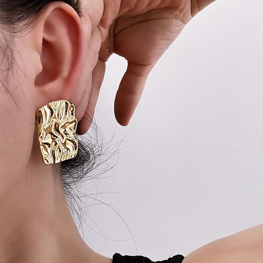 

Irregular square pleated earrings, simple fashion temperament earrings, versatile high-end niche earrings